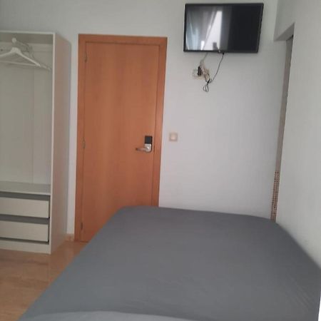 Single Room In My Apartment At The Beach Valencia Eksteriør billede